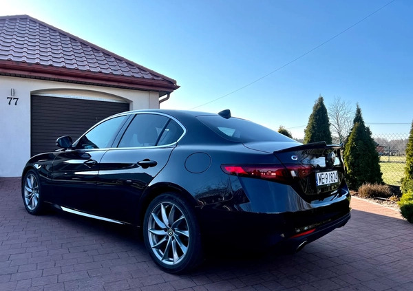 Alfa Romeo Giulia cena 84500 przebieg: 74500, rok produkcji 2017 z Warszawa małe 497